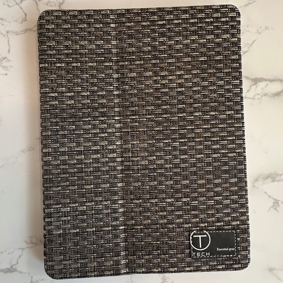 T-Tech by TUMI Apple iPad 2 Case Metallic Weave Portfolio - Picture 2 of 4